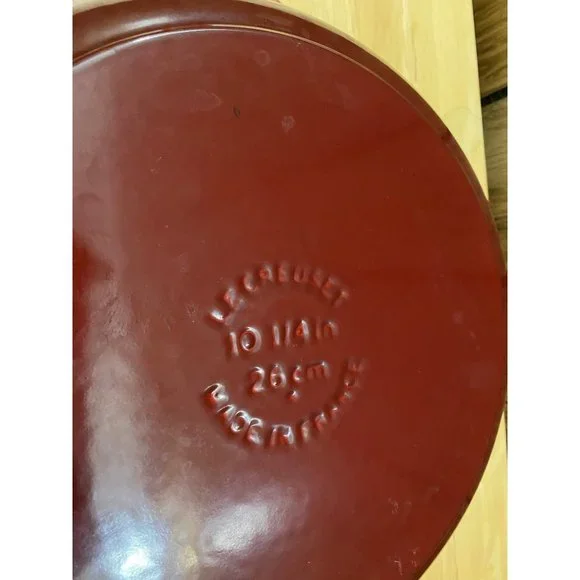 Le Creuset Red 10.1/4 Skillet - Picture 6 of 10